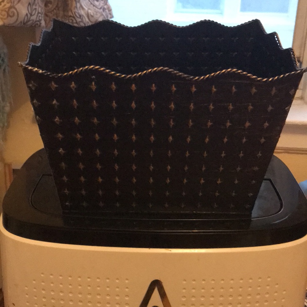 Rustic storage bin - Picture 4 of 5